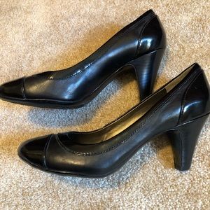 Women’s Naturalizer size 7W black dress shoe